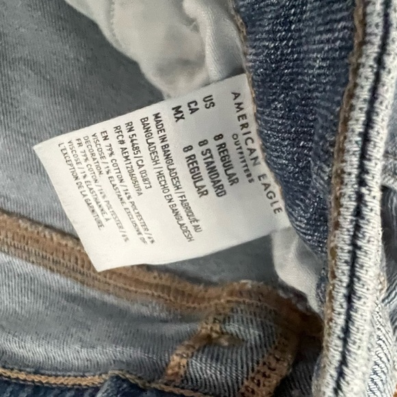 American Eagle Mid-wash Mom Jean - Picture 3 of 6